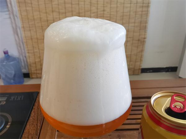 国产啤酒品牌争相布局高端市场 频推新品加码“反攻”|餐饮界