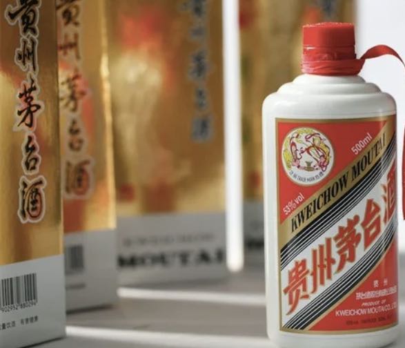 白酒板块年内暴涨　机构预警“小酒”炒作风险|餐饮界