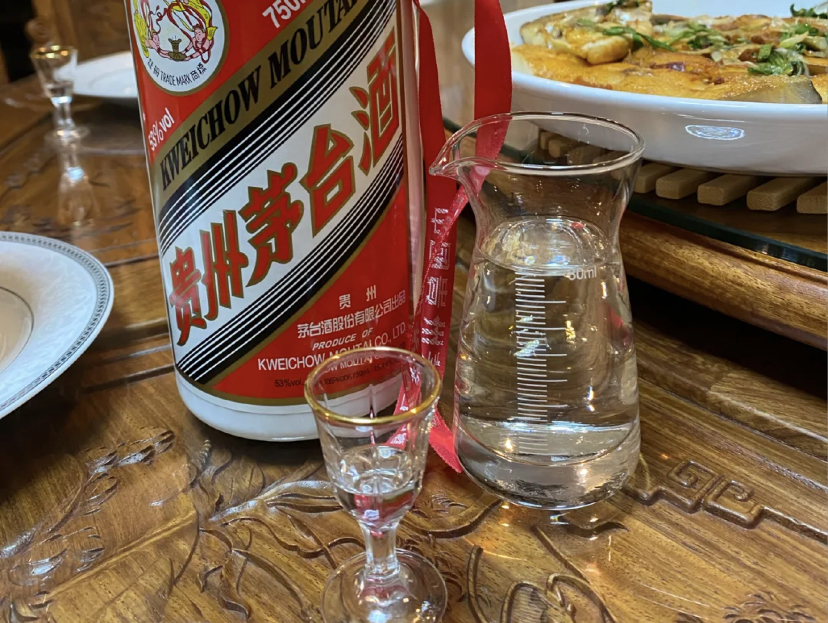 茅台一酒得道，酱香鸡犬升天，酒商们该如何选择酱酒企业？|餐饮界